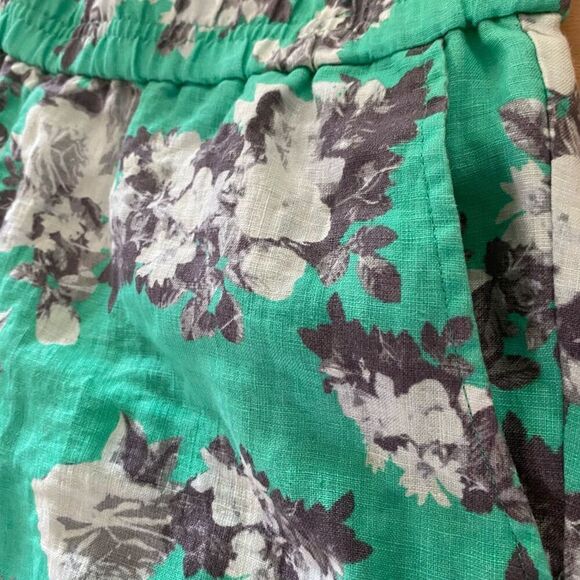 Kut From the Kloth Jansen Floral Pull-on Shorts size 10 - Picture 3 of 4